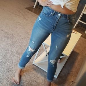 High waist destructed jeans